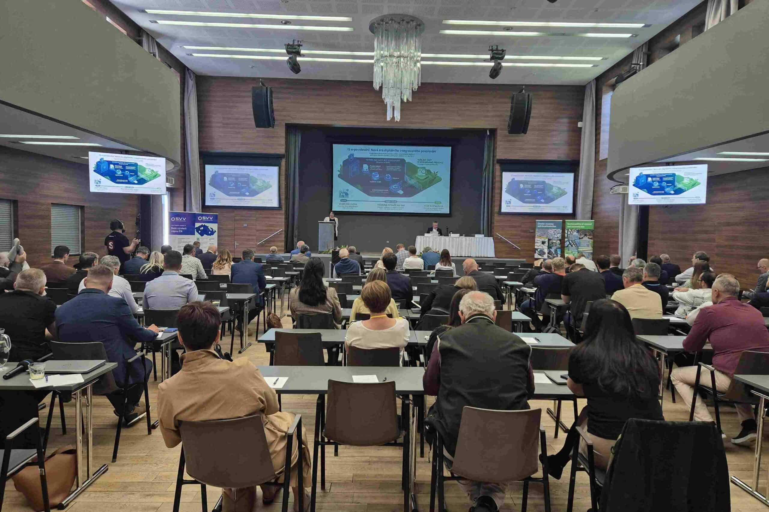 Přednáškový sál během konference VCE 2026